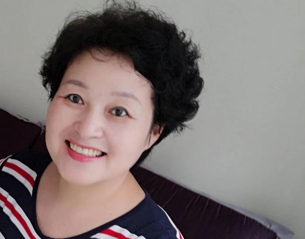 朗诵艺术家：杨志
