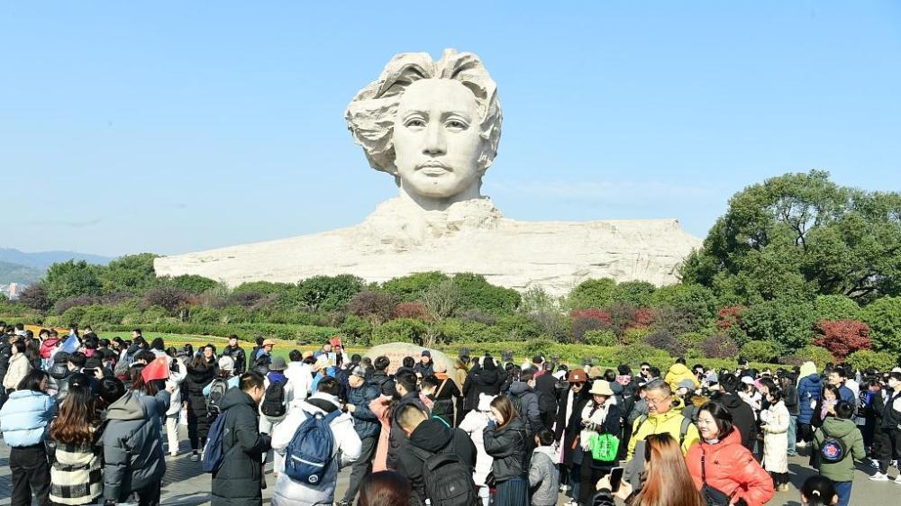 中共中央举行纪念毛泽东同志诞辰130周年座谈会 习近平发表重要讲话