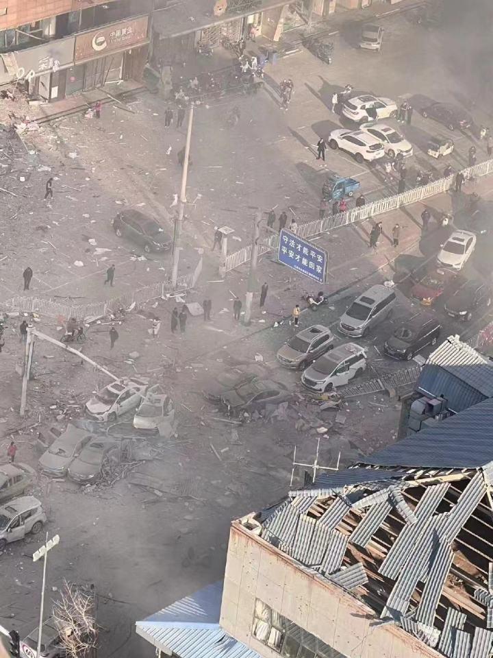 河北燕郊一建筑突发爆炸 目击者：事发地是当地主要商业区，附近有小学